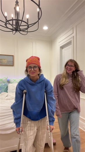 your fav crip (somebody get me a scooter)#newyearseve#brokenfoot#fyp #2026#bestieeee@🔆CHRISTA🔆