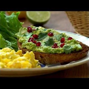 Tartine d'avocat et œufs brouillés - Les Carnets de Julie