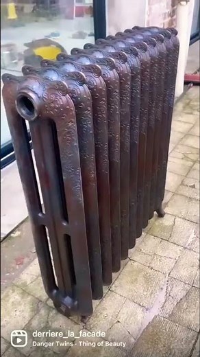 Rénovation d’un radiateur en fonte fleuri #decapage #peinture #radiateur #radiateurfleuri