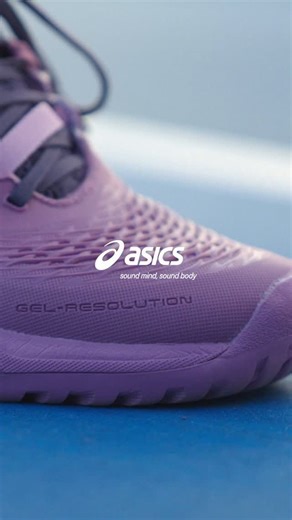 Dominá cada punto con las GEL-RESOLUTION™ X. Preparate para elevar tu rendimiento y dejar tu huella en cada set 🎾 Diseñadas para los jugadores más exigentes, este modelo te ofrece la estabilidad y el soporte que necesitás para cambios de dirección explosivos y movimientos laterales rápidos. Su tecnología de amortiguación te da la comodidad y respuesta para aguantar los partidos más largos. Con las GEL-RESOLUTION™ X, no solo jugás al tenis: ¡lo controlás! #ASICS #ASICSArgentina #SoundMindSoundBo