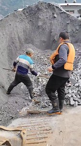 965K views · 3.4K reactions | The process of a self-unloading ship unloading phosphate rock #sandstone #self-unloading ship #canal #unloading #crew #loading and unloading ship #ore #sandstone #phosphate rock | 丁掌柜 | Facebook