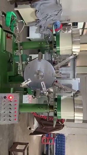 Bolt washers assembling machine