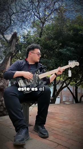 Ortizo on Instagram: "🎶 ¡Tu primer gran paso al groove! El combo Squier Affinity Precision Bass PJ tiene todo lo que necesitas para comenzar a tocar desde el primer día. 🎸 Incluye un bajo eléctrico P+J (Precision + Jazz) con un sonido versátil y potente. 🔊 Viene con un amplificador Fender Rumble 15 de 15 W, perfecto para practicar en casa o ensayar con amigos. 👜 Además, trae funda acolchada, correa, cable de instrumento y accesorios esenciales. 💪 Ideal para principiantes que buscan calidad,
