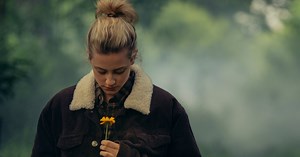 A Lot Goes Unsaid At The End Of 'Chemical Hearts' — Let's Talk About It