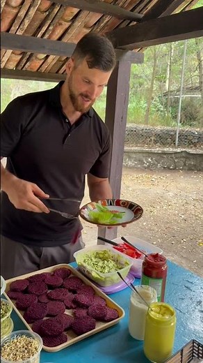 Raw food Retreat Chef how to Assemble a Raw Burger