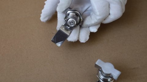 Thumb Operated Offset Cam Lock, Stainless Steel Keyless, Metal Replacement Lock Cylinder for RV Compartment Camper Storage Door Cabinet Mailbox Drawer Latch (4pcs)