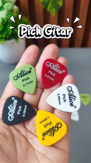 Pick Gitar beli di pojok kanan atas