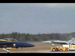 F18 Super Hornet runway wipeout