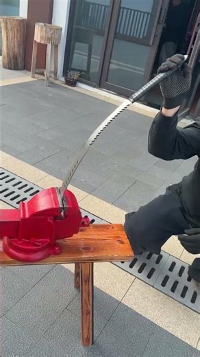 This saw blade is too sharp! #Hardware tools #Look at this thing #Extremely sharp #Good knife