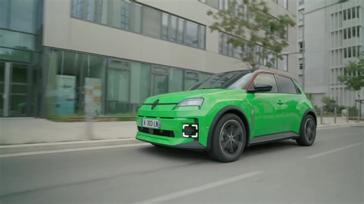 Renault 5 E-Tech Electric in Techno version Driving Video