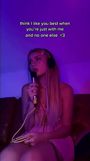 singing on my couch pt.17298 | singing