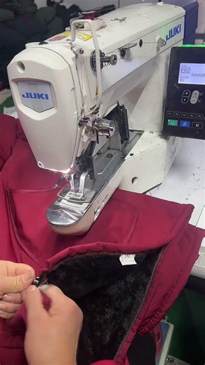 Precision Sewing in Action – Custom Aprons Crafted by 【Chengji】 for Quality & Durability