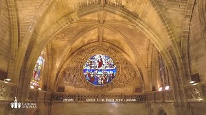 Tears As Tourist With ‘Angelic’ Voice Puts Cathedral Acoustics to the Test