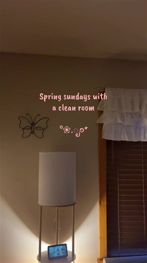 Spring Sundays in a Clean Room: Embrace the Vibe