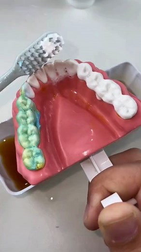 ViralGadgets Studio on Instagram: "Link in Bio 🔗 THE ULTIMATE Toothpaste Just Dropped! 🦷✨ #OralCare #MustHave #TikTokMadeMeBuyIt #SmileGoals #DentalHacks #HealthyLiving #NoMoreDentist #InnovativeLiving"