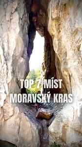 7 míst v Moravském krasu, kam s dětmi vyrazit na rodinný výlet Výběr toho nejlepšího pro malé dobrodruhy. A hlavně – všechno ověřeno naší rodinou 👌 ⸻ 👉Ulož si tento seznam a vyrazte objevovat! 🎒 Chceš víc tipů na výlety s dětmi? Sleduj @mini_dobrodruzi a měj každý víkend kam vyrazit! ⸻ 🍄 Pohádkový lesopark Adamov Originální stezka s obřími brouky, dřevěnými postavami a krásnou lesní atmosférou. (Pohádkový lesopark Adamov) 🚵‍♀️ Singletraily Moravský kras, Jedovnice Skvělá cyklotrasa i pro dě