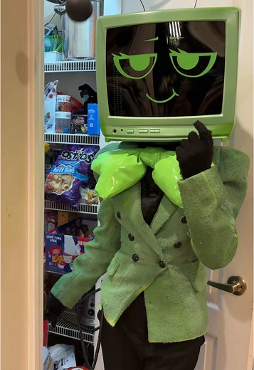 Amazing Vee Cosplay Transformations by Slingshot