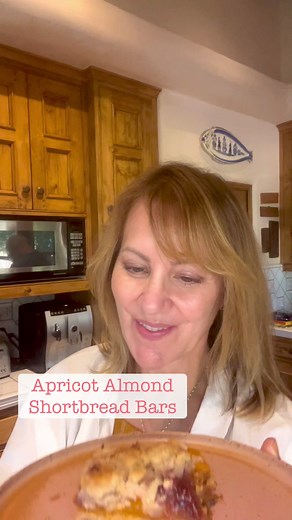 Apricot Almond Shortbread Bars Just love these yummy vegan baked bars featuring apricots—in season now! Light in added sugars, these bars are quick and easy. Pure taste of summer. Get the full recipe here: https://sharonpalmer.com/apricot-almond-shortbread-bars/ | Sharon Palmer: The Plant-Powered Dietitian | Facebook