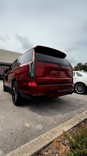  2023 Cadillac Escalade V – The Ultimate Luxury SUV with...