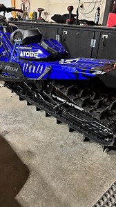 How to Install a Snowmobile Wrap the EASY Way (Read This Before You Start) 👇🔥 Ever wondered how riders get those perfect wraps with no bubbles, no wrinkles, and no peeling? Here’s the exact process I use to make a wrap look pro—every single time: 1️⃣ Prep = Everything • Wash off spring mud grease • Peel factory decals • Remove leftover adhesive • Alcohol wipe every surface (dust will show, trust me) 2️⃣ Keep Your Wrap Clean • Unroll it → cut into 6 ft sections • Stick the pieces to your wall/d