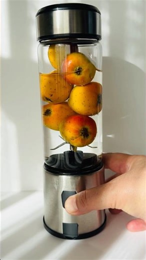 Whole apples 🍎 in portable blender 🤯#shorts