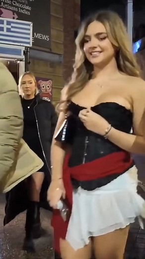 Beautiful couple walking late night . . . . . . . #NightLifeCulture #NightlifeCommunity #weekend #partyinuk #NightlifeVibes #NightlifeFun #nightlifeevents #nightlifeguide #britishbeauty #nightoutuk #reelsviralfb #BritishBeauty | Night Life With Camera