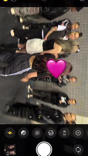 「私も入っていいですか？」ってワイザーに聞いたら「え〜ちょっとなに〜？いいよ😒」って言ってきてワイザーってすぐふざけるからほんと面白い😂メンバーもみんなめっちゃ笑ってんの😂宝物すぎ😭✨ #BADHOP #yzerr #tpablow #bark #vingo #tijijojo #gkid #benjazzy #yellowpato #hiphop