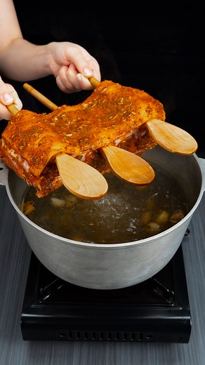 The new way to cook smoked meat, which is conquering the world! Ingredients pork belly: 1.7 kg (4 lb) black pepper: 2 g (0.1 oz) salt: 3 g (0.1 oz) smoked paprika: 3 g (0.1 oz) garlic powder: 3 g (0.1 oz) herbs of Provence: 7 g (0.2 oz) butter: 200 g (7.1 oz) water: 400 ml (14 fl oz) OVER STEAM BATH: 5 MIN garlic: 15 g (0.5 oz) water: 2 l (68 pt) garlic: 100 g (3.5 oz) black peppercorns: 5 g (0.2 oz) red peppercorns: 5 g (0.2 oz) bay leaves: 5 g (0.2 oz) thyme: 4 g (0.1 oz) salt: 3 g (0.1 oz) OV