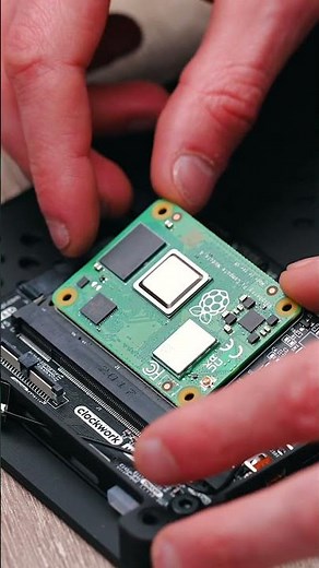 Unboxing and building the handheld cyberdeck by ClockworkPi: uConsole