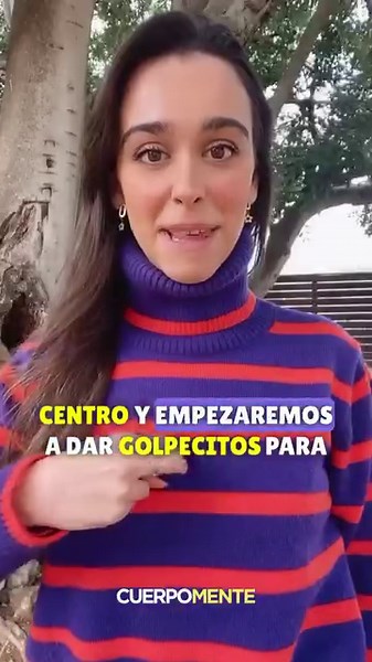 18K views · 137 reactions | ❄️Estimulando el timo contribuimos a potenciar nuestra salud por dos vías: favorecemos la relajación y activamos el sistema inmunitario. Es lo que persigue este sencillo ejercicio, que puedes practicar como una meditación. 律‍♀️ #sistemainmune #defensas #relajacion #meditación #glandulatimo #meditar | Cuerpomente | Facebook