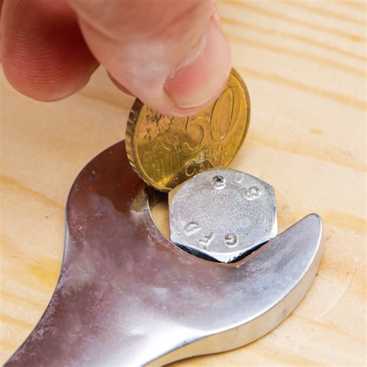 3.4M views · 10K reactions | DIY hacks and tips to repair everything! ‍ | 5-Minute Crafts Family | Facebook