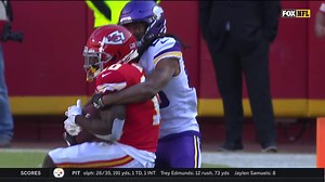 Tyreek Hill wins 50-50 ball against Trae Waynes for spectacular 41-yard grab