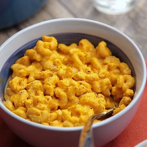 26K views · 496 reactions | This delightfully "cheesy" sauce can be stored in the fridge for up to a week or frozen for future meals. RECIPE: https://www.forksoverknives.com/recipes/super-stove-top-mac-and-cheese/ | Forks Over Knives | Facebook