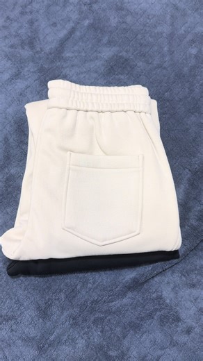 Get the Latest Fashion Trends with Baggy Trousers