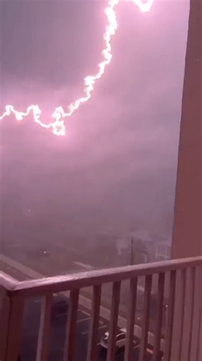 557K views · 2.4K reactions | FLORIDA LIGHTNING! ⚡ Watch this *VERY* close strike today on camera from Madeira Beach. When thunder roars, go indoors! Credit: Brittany Labonte | Matt Devitt WINK Weather | Facebook