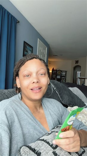 Banana or Salad: Healthy Snack Choices for Language Learners