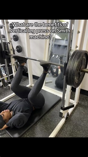 Beneficios de la prensa de piernas vertical en máquina Smith