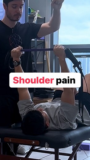This was a practitioner on a recent course, who has been dealing with ongoing left shoulder issues As you can see, the resistance with this band pull apart is very low, yet we see a significant difference between left & right in the smoothness of the muscle contraction However, this practitioner is able to generate high forces with shoulder dominant tasks, but continues to experience limitations & pain When we concentrated the demand to the left posterior scapulohumeral muscles by organising the