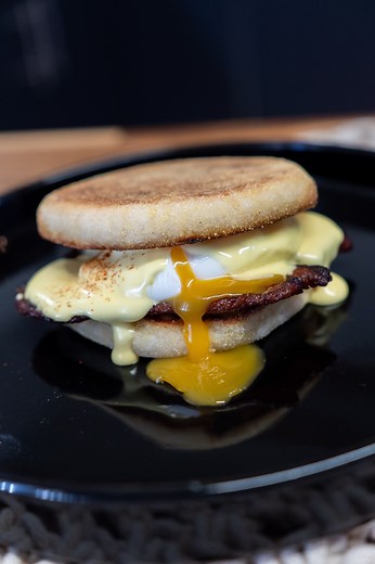 Quick And Easy Bacon And Egg Muffin! | Uncut Kitchen