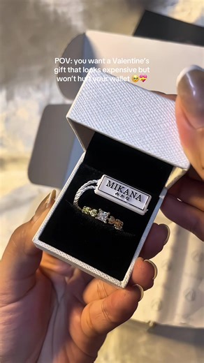 Elegant Promise Ring: Perfect Valentine Gift for Her