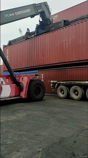 REACH STACKER TRUCK CONTAINER STUFFING VIDEO #shorts