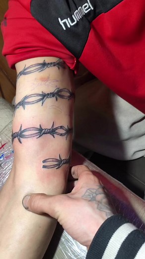 4.7K views · 35 reactions | طرح تاتو. سیم خاردار بازو #afganijewellery. #AfghanAtalan #کابل #کابل #tattooartist #tattooart #تاتو #AFGvPAK #تاتو #تاتوحواجب #تاتوبدن #تاتودخترونه #تصويري #تتودست | TaTo تتو | Facebook