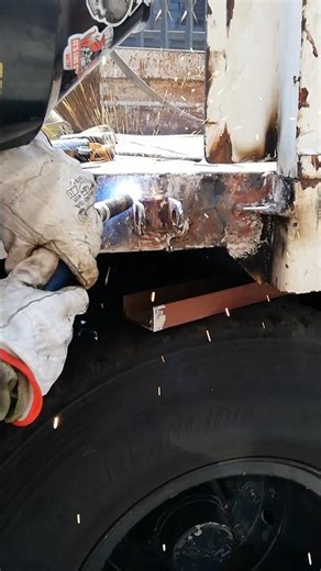 GLAZING MIG WELDING GUN ON TRUCK'S TRAILER HOLDER IN REPAIRING PROCESS