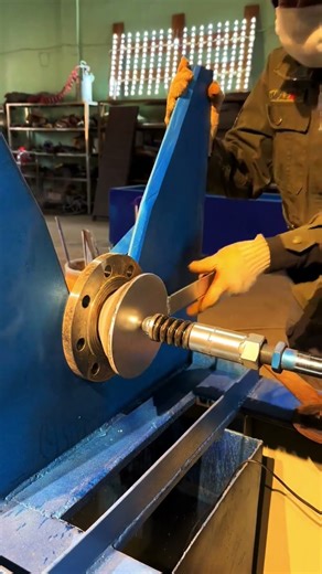 PTFE Lined Flanges give steel a seamless suit of “Plastic King” armor! #pipelining