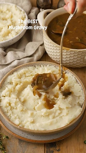 I made this Vegan Mushroom Gravy recipe 4 years ago and can solidly say I have yet to spend a Thanksgiving without it since. It’s so flavorful & tastes even better when you prep it the day before. Trust me, you’re going to love this one! https://shortgirltallorder.com/vegan-mushroom-gravy #mushroomgravy #vegangravy #veganthanksgiving | ShortgirlTallorder Blog