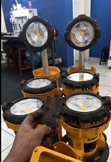 Defeito no Refletor DEWALT DCL079 em Mineração