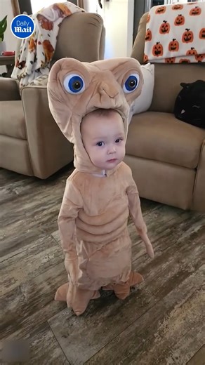 Cutest Alien on Earth! | Daily Mail Video