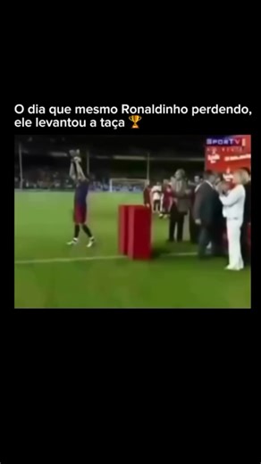 CHIKIN eSPORTS on Instagram: "E se você é bom em driblar ou defender, não tem pra onde correr: você depende do joystick, o famoso analógico. Hoje eu vou te mostrar as configurações básicas e como dominar o joystick, igual os pro players fazem no competitivo. 1. O que é o joystick? Joystick nada mais é que o analógico, o controle dos movimentos do jogador. É nele que você gira, protege a bola, engana o adversário e abre espaço. 2. Tipos de configuração de joystick Fixo → O botão fica sempre no me