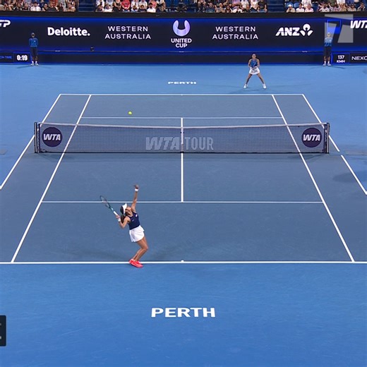 Emma Raducanu looks to get her fifth career win over Maria Sakkari today 👀 This match is a MUST WIN for Team Great Britain after Stefanos Tsitsipas won the opening singles match for Greece 🚨 #UnitedCup | Tennis Channel