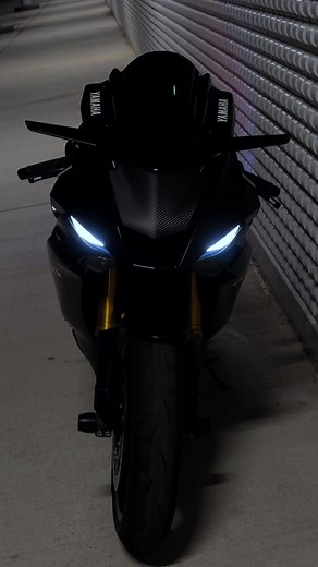 Yamaha R6 Black Sports Bike - Ultimate Motorcycle Experience